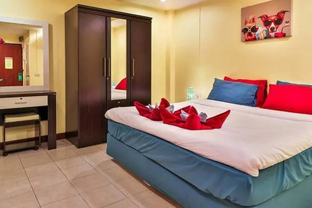 غرفة بسرير كينج بشرفة، Harrys Hotel Bar & Restaurant 1/4