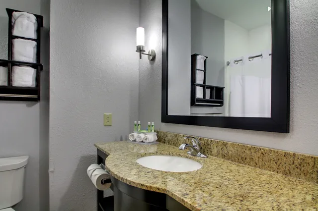 غرفة قياسية بسريرين كوين، Holiday Inn Express Hotel Suites Natchez South 7/7