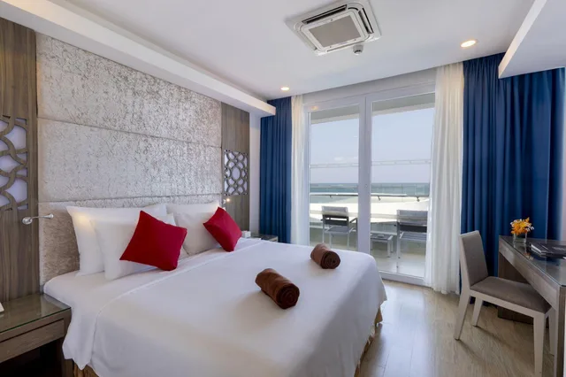غرفة ديلوكس عائلية بسرير مزدوج وسريرين منفصلين بإطلالة على البحر، Swandor Resort Cam Ranh 1/4