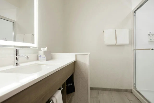 Suite, King Bed, Holiday Inn Express and Suites Salem North - Keizer 5/7