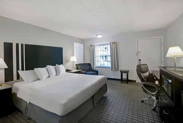 1 King Bed - Mobility Acc Tub Smk Micfridge، Motel6 Washington, PA 10/10