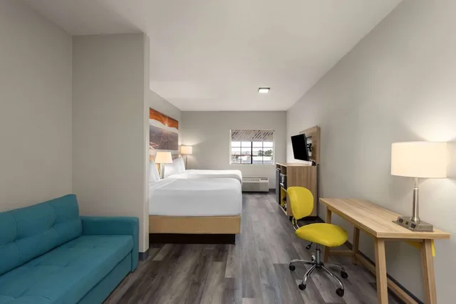Studio, Suite, 2 Queen Beds, Days Inn & Suites by Wyndham Tucson/Marana 8/10