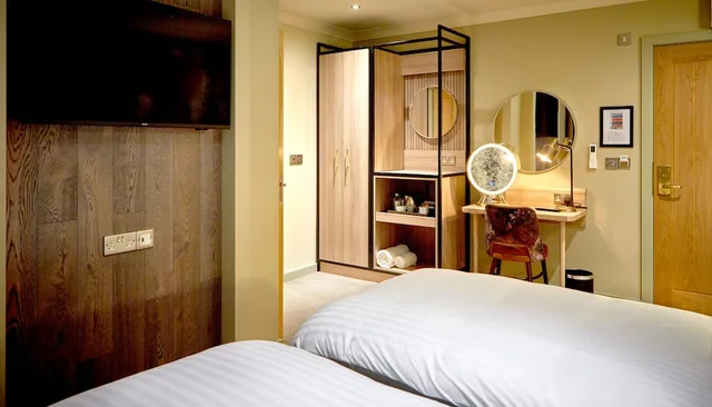 Signature, Wet, Double or Twin Bed، Belmore 2/4