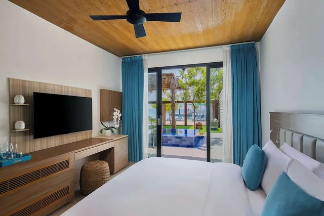 Beach Pool, Double or Twin Bed، Anantara World Islands Dubai Resort 4/5