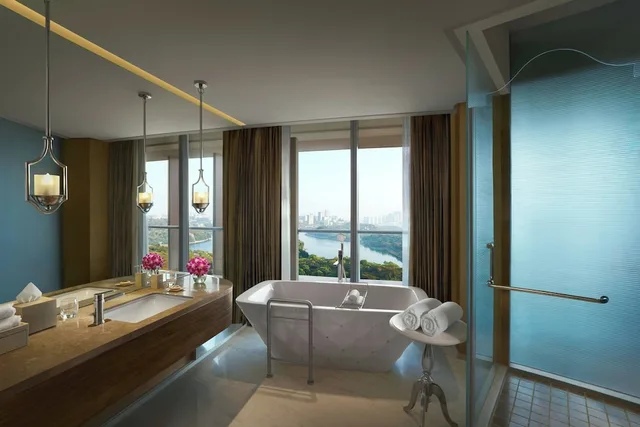 Tower, Suite, Double Bed, Smoking, Itc Kohenur A Luxury Collection Hotel Hyderabad 3/3