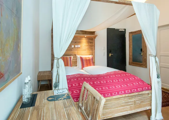 Comfy، ALTBERLIN 3/9