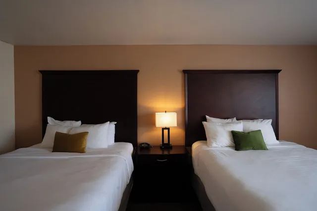 Room, 2 Queen Beds, Accessible, Ramada by Wyndham Tukwila Southcenter 5/10