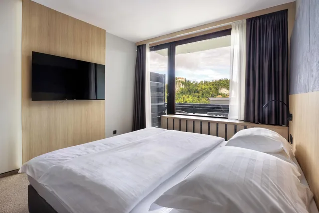 Room, Double Bed, Lake Side, Balcony، Hotel Kompas 2/4