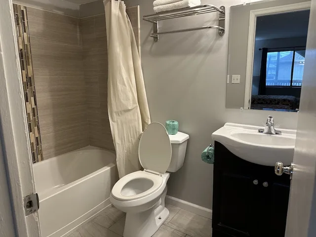 Superior, 2 Queen Beds, Pool Side, Kitchen، Sea Palace Motel 2/2