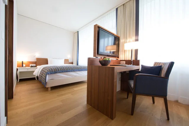 غرفة سوبيريور بسرير كينج بإطلالة على البحيرة، Oberwaid Hotel 2/3