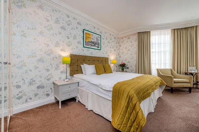 Space, Deluxe, Double Bed, Sofa, High Floor, Ashburn 4/10