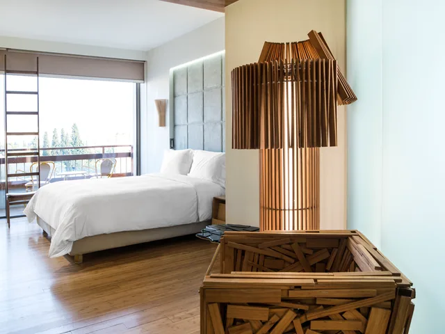 استوديو، New Hotel 4/6