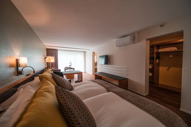 جناح عصري جونيور بسرير كينج بشرفة، Hotel Royal St Georges Interlaken MGallery 9/10