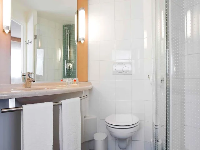 غرفة بسرير مزدوج، Ibis Cotonou 8/10
