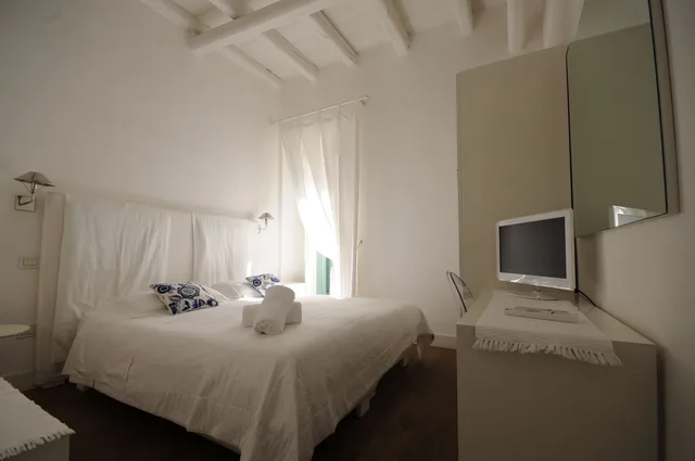 شقة بسرير كوين بغرفة نوم واحدة مع أريكة، Suite Home Trani 3/5
