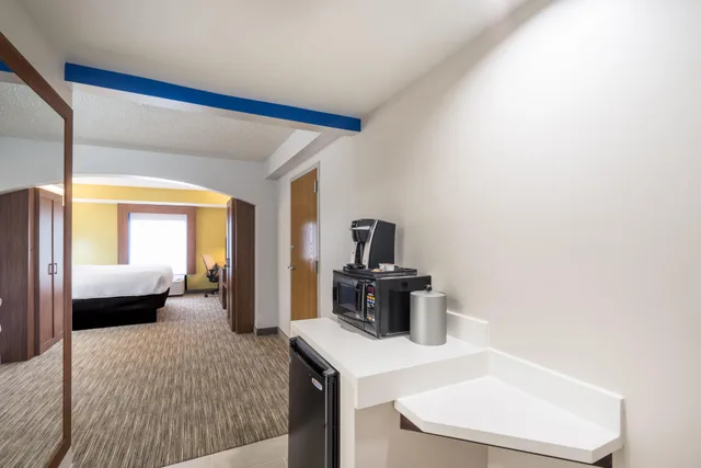 غرفة بسرير كينج لذوي الإعاقة، Holiday Inn Express Hotel Suites Louisville East 4/4