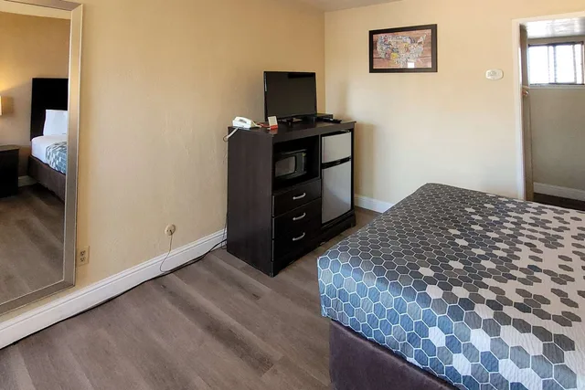 غرفة بسرير كوين للمدخنين، Econo Lodge Sacramento Convention Center 1/2
