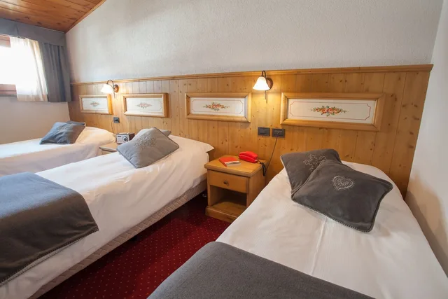 غرفة ثلاثية بسرير كينج وسرير فردي، La Vallee Blanche Hotel 3/6