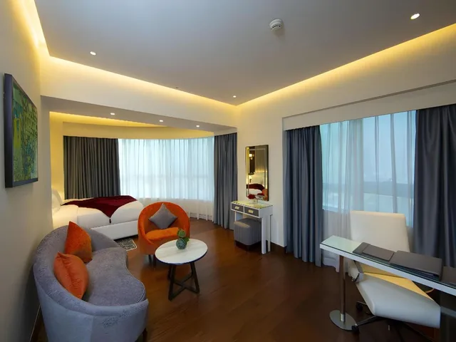 Panorama, Executive, Suite, King Bed, Number One Tower Suites 8/10