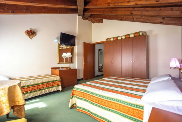 Family, 1 Single and 2 Double Beds، Antico Moro 1/5