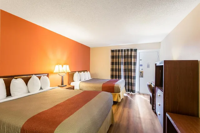 2 Queen Beds - Non-Smoking, Micfridge، Motel6 Butte, MT - Historic City Center 3/10