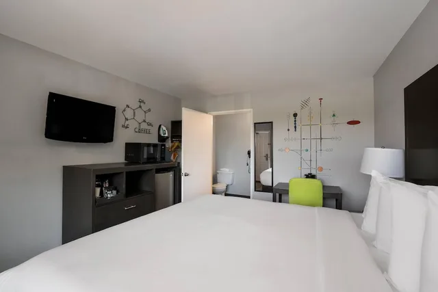 غرفة قياسية بسرير كينج بإطلالة على النهر، Richland Riverfront Hotel, Ascend Hotel Collection 5/7