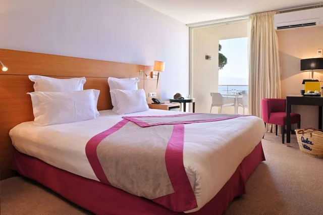 غرفة بريفيليج بسريرين منفصلين بإطلالة على البحر، Hotel Dolce Vita 2/9