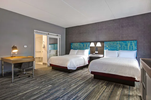 غرفة بسريرين مزدوجين مع أريكة لذوي الإعاقة، Hampton Inn Memphis Olive Branch 1/3