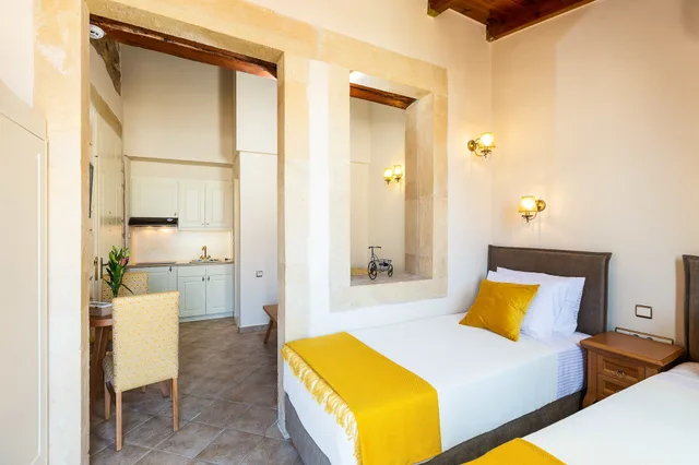 جناح بإطلالة على المسبح بشرفة، Phaedra Suites - Adults Only 3/5