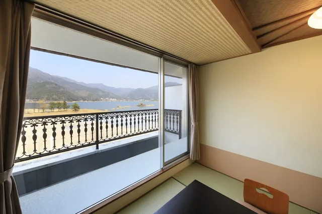 غرفة تقليدية بفرشتي فوتون بإطلالة على البحيرة، Lakeland Hotel Mizunosato 1/3