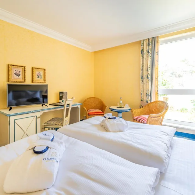 غرفة بسرير مزدوج بإطلالة على المدينة، Rugard Thermal Strandhotel 2/8