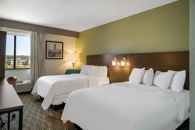 غرفة بسريرين كوين، Radisson Hotel Grand Rapids Riverfront 1/2