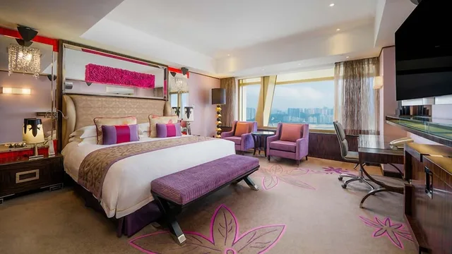 Deluxe, King Bed, Corner, Grand Lisboa 1/2