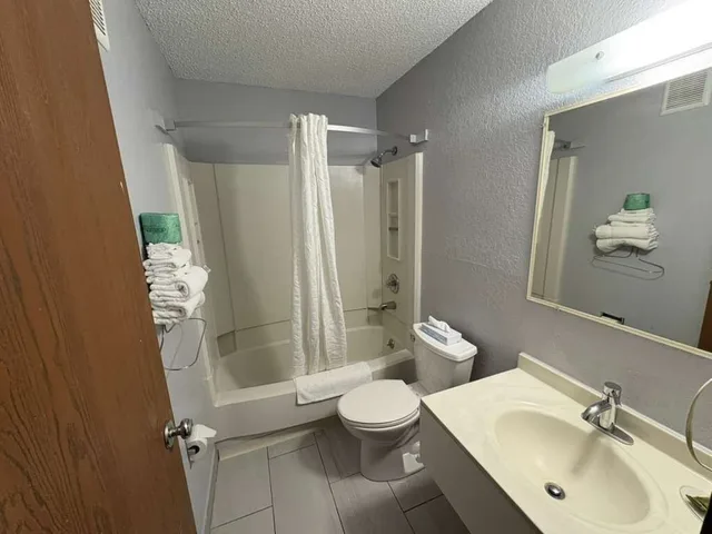 غرفة قياسية بسريرين مزدوجين، Corning Inn 6/7