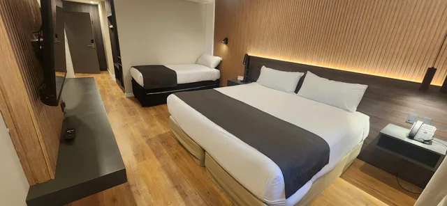 غرفة رباعية بثلاثة أسرّة، Canal Beagle Hotel 2/6