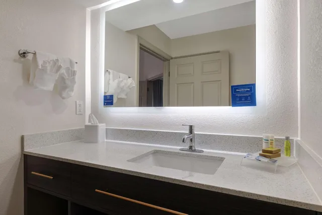 جناح بسريرين مزدوجين بغرفة نوم واحدة مع أريكة، Homewood Suites by Hilton Jackson-Ridgeland 9/10