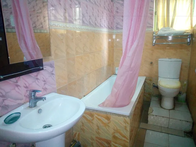 غرفة بسرير كينج وسرير كوين، Sylvia's Place 3/3