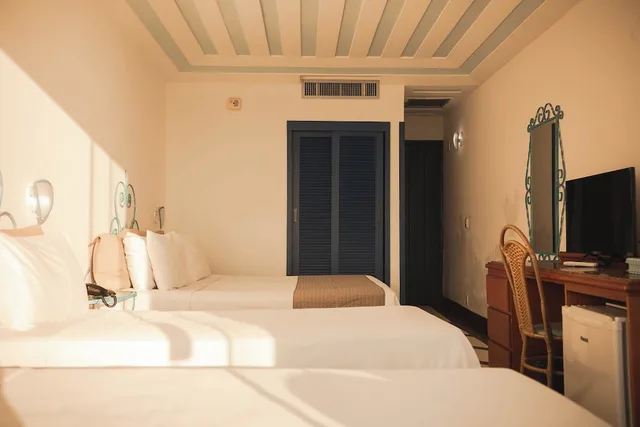 غرفة عائلية بسريرين منفصلين بإطلالة على البحر، Colonna Park Hotel 2/9
