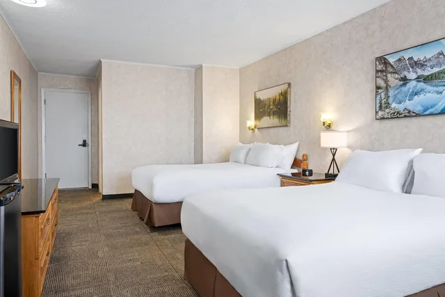 Drive Up, 2 Queen Beds، Travelodge by Wyndham Amherst 2/5