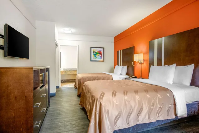 غرفة بسريرين مزدوجين، Quality Inn & Suites Jacksonville-Baymeadows 1/2