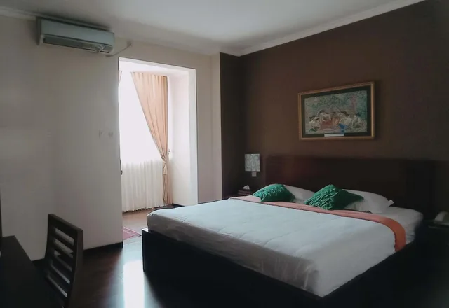 غرفة بسرير كوين، Helios Hotel Malang 3/8