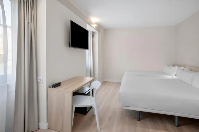 Family Room, B&B HOTEL Figueira da Foz 3/5