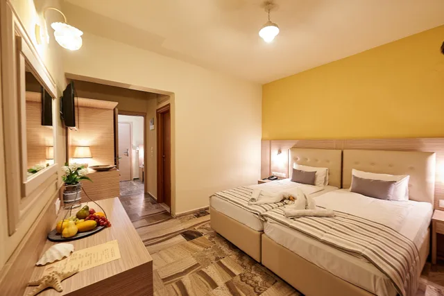 جناح متصل جونيور بسريرين منفصلين بغرفتي نوم، Thalia Deco City and Beach Hotel 1/10