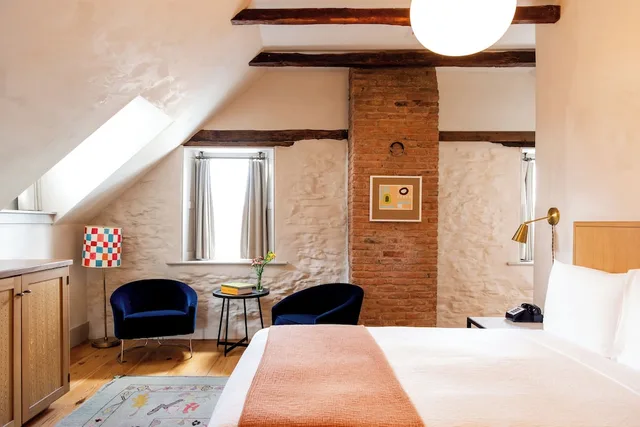 غرفة قياسية بسرير كوين، HOTEL KINSLEY 4/5