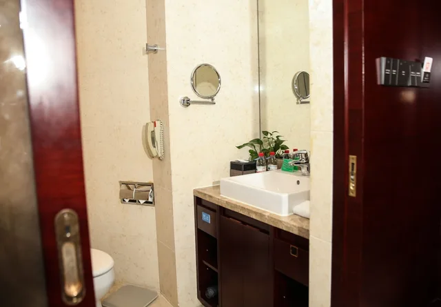 Deluxe, Suite, Twin Beds, Wyndham Wenzhou 3/3