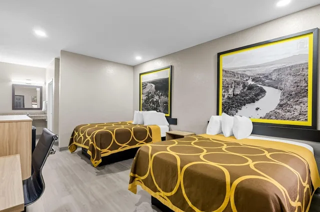 غرفة بسرير مزدوج لذوي الإعاقة، Super 8 by Wyndham Houston/Brookhollow NW 1/8