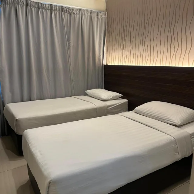 غرفة ديلوكس بسريرين منفصلين، The Regency Garden Hotel 1/7