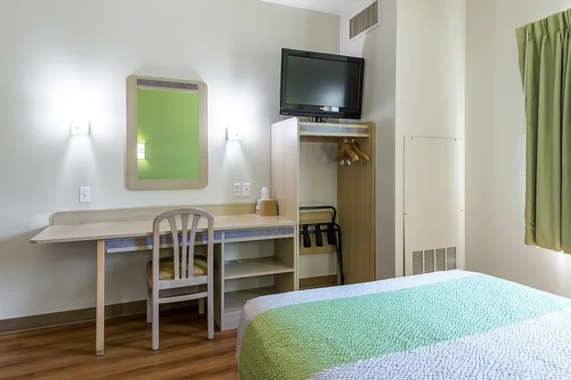 غرفة قياسية بسرير كوين لذوي الإعاقة، Motel6 Cedar City, UT 3/8