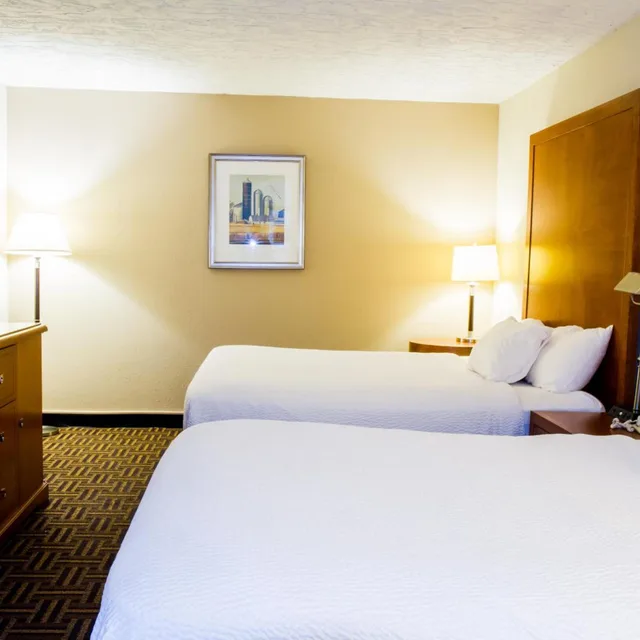 جناح بسرير كوين، Wyndham Garden Medicine Hat Conference Center 2/10
