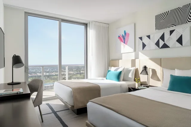 Suite, King Bed, 2 Double and Twin Beds, Corner, Accessible، Hyde Beach House 3/6